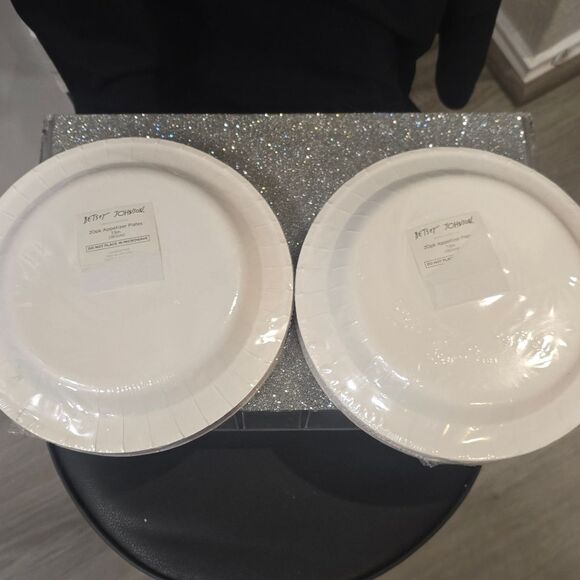 Betsey Johnson Heart Donuts & Cherries Appetizer Disposable Party Plates - Picture 8 of 8